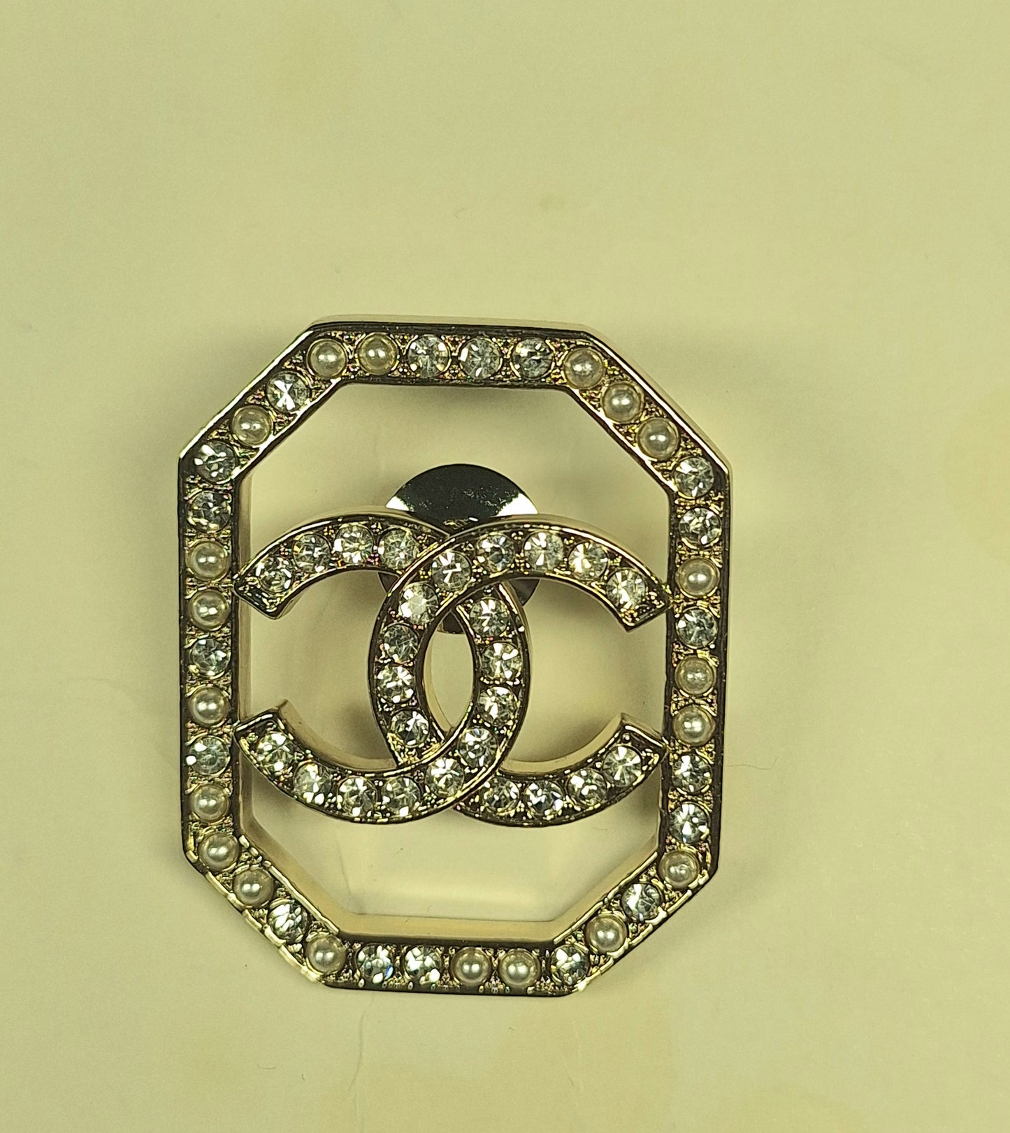 Brooch pin - gold color, pearls, zircon, stamped. 31/39 mm