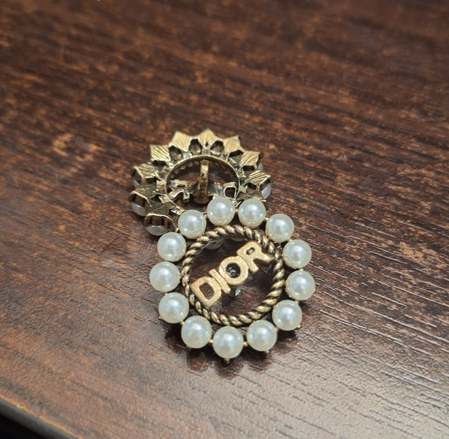 Buttons old gold and pearls. 1 pieces. 28 mm