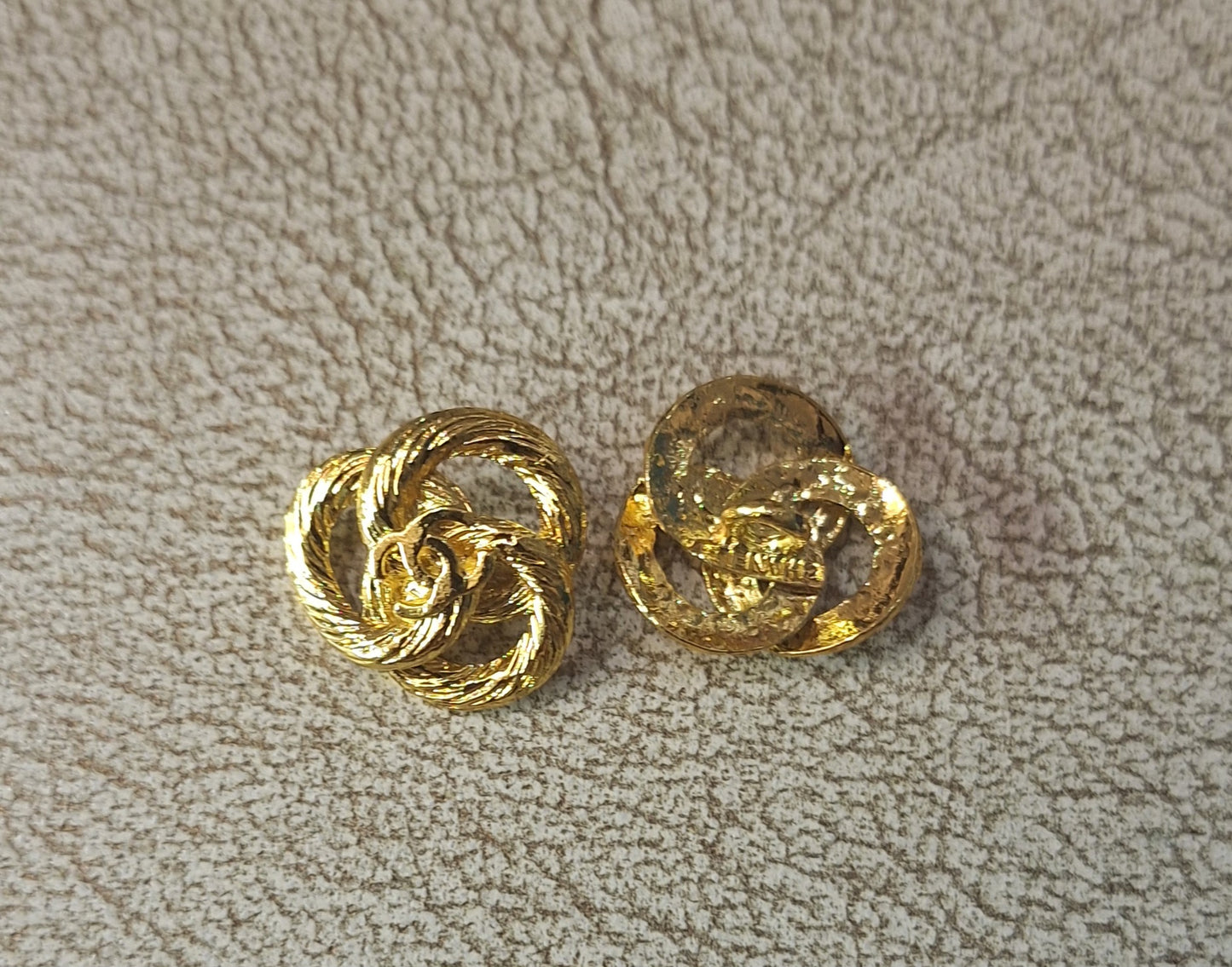 1 buttons gold 17 mm