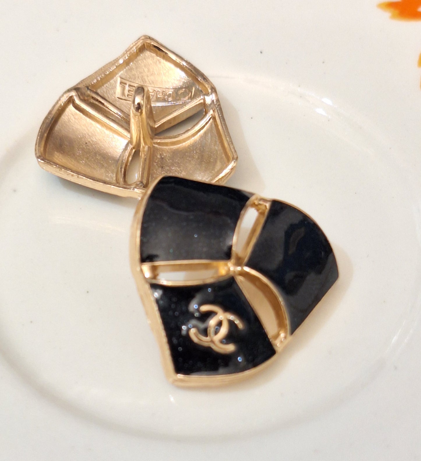 Buttons stamped black & gold. 22 mm