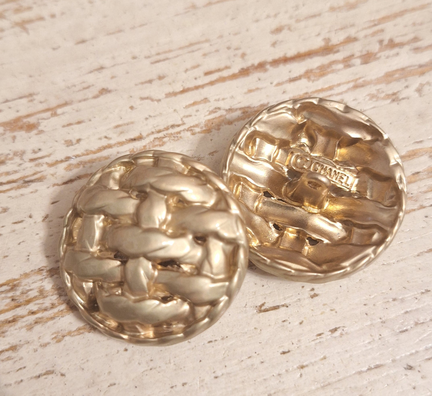 Buttons stamped gold mat. 30 mm