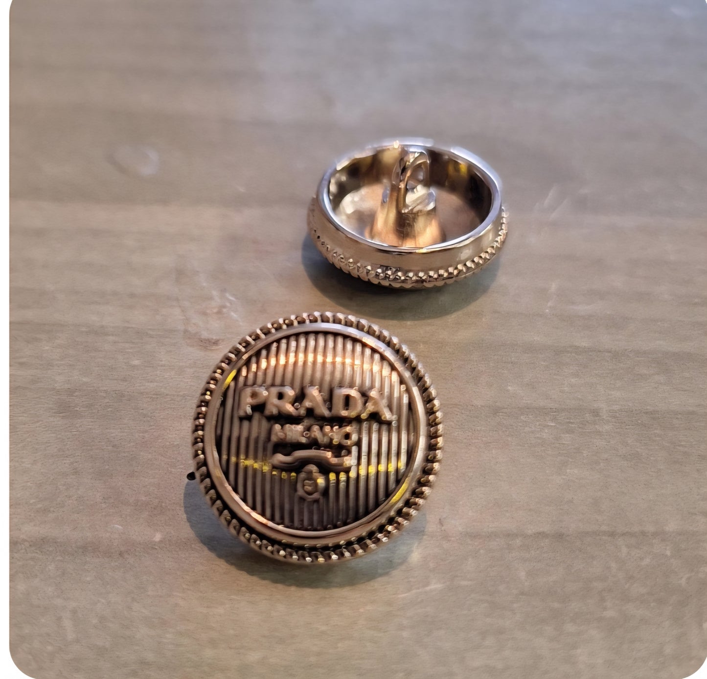 Butttons 1 pieces silver gray 18 mm