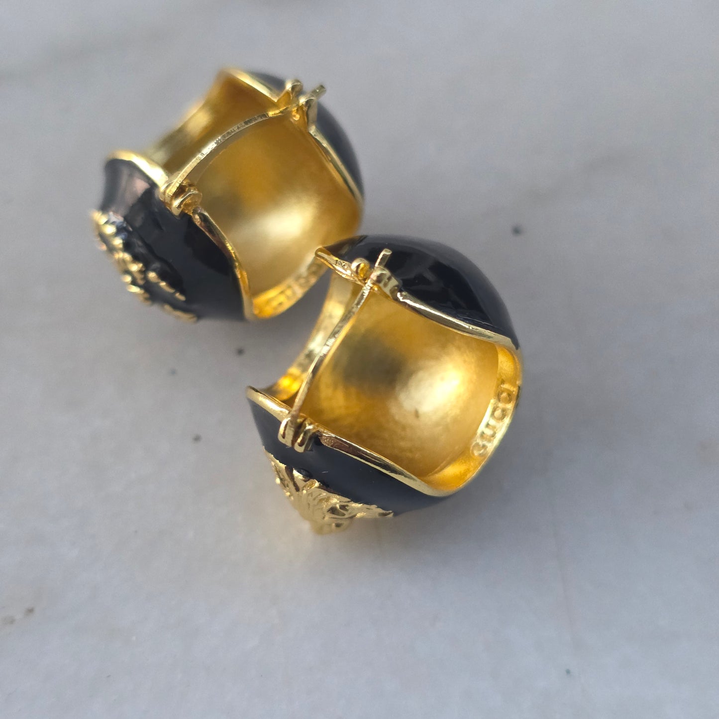 Earrings gold & black enemal, stamped 22/16 mm