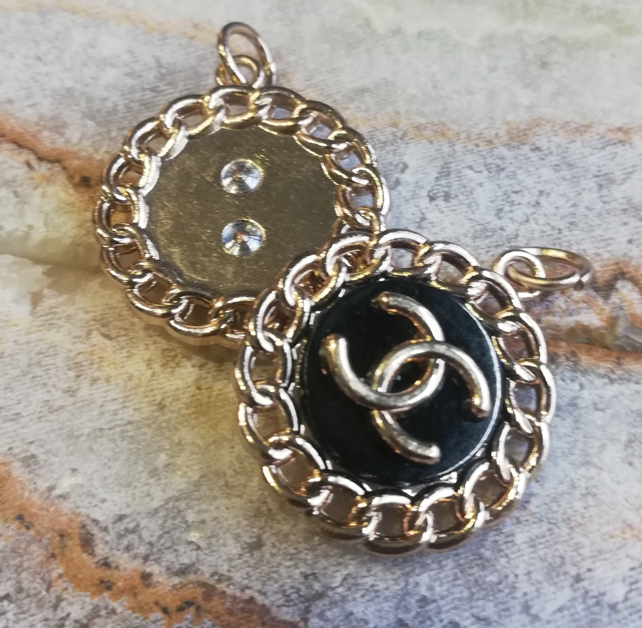 37z. pendant gold&black 22 mm