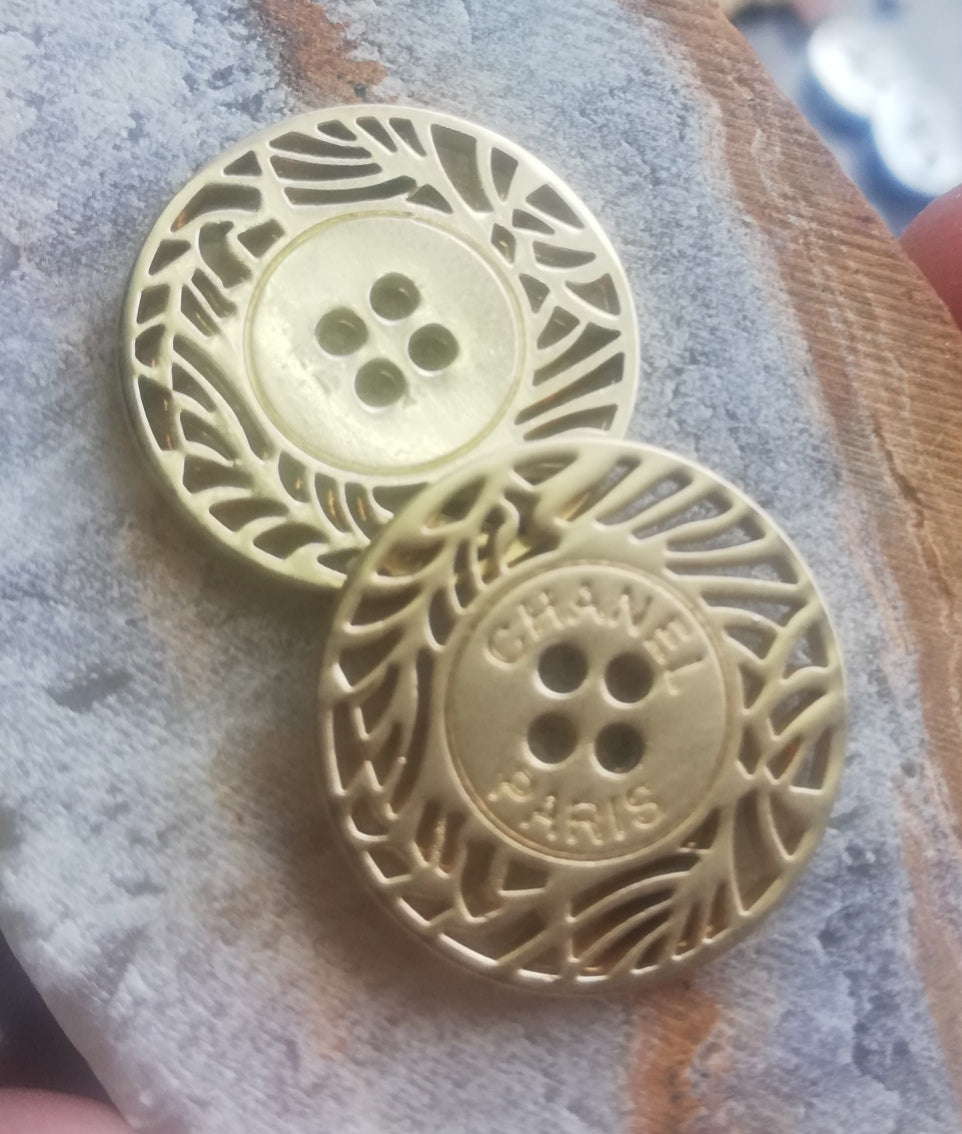 1 buttons gold 20 mm