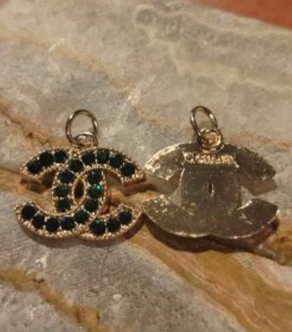 83z. Pendants stamped gold&green zircon 18/22 mm