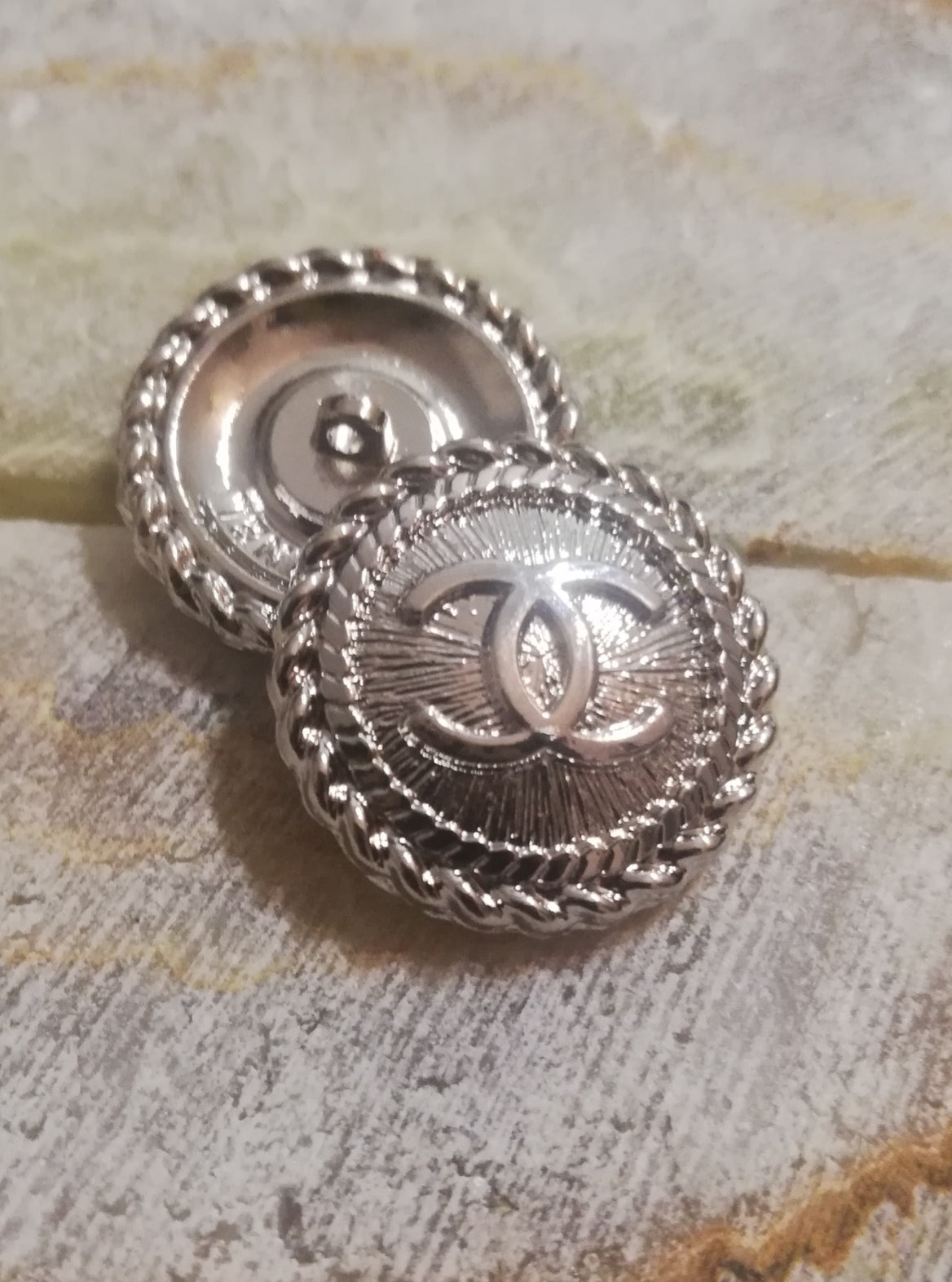 1 Buttons silver 20 mm