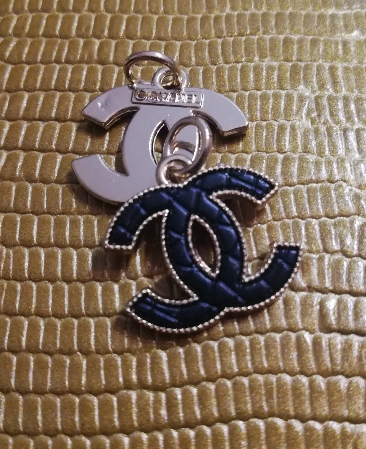 34z. Pendant Gold&black 16/20 mm