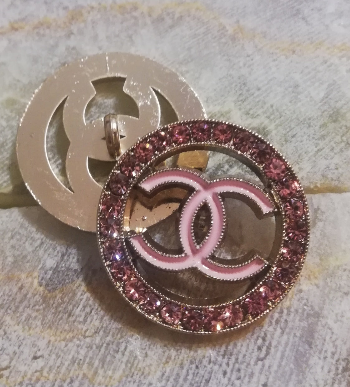 1 Buttons gold/pink/pink. Rhinestones 24 mm