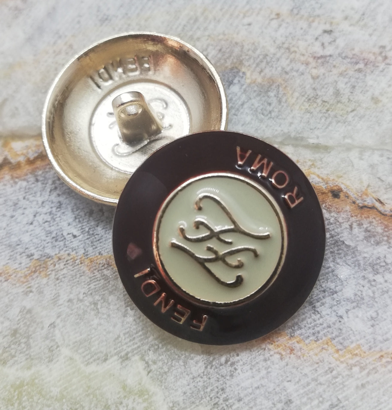 F1 buttons fendi brown&gold 18 mm