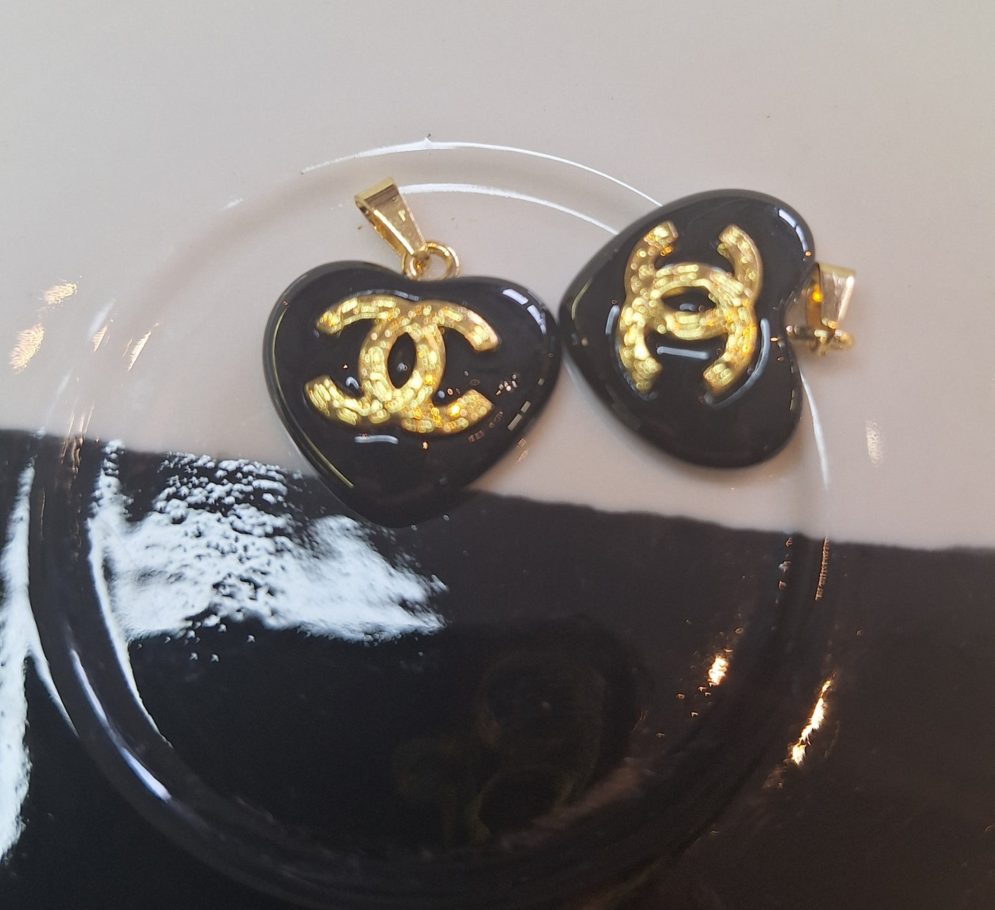 Pendants black & gold 20 mm