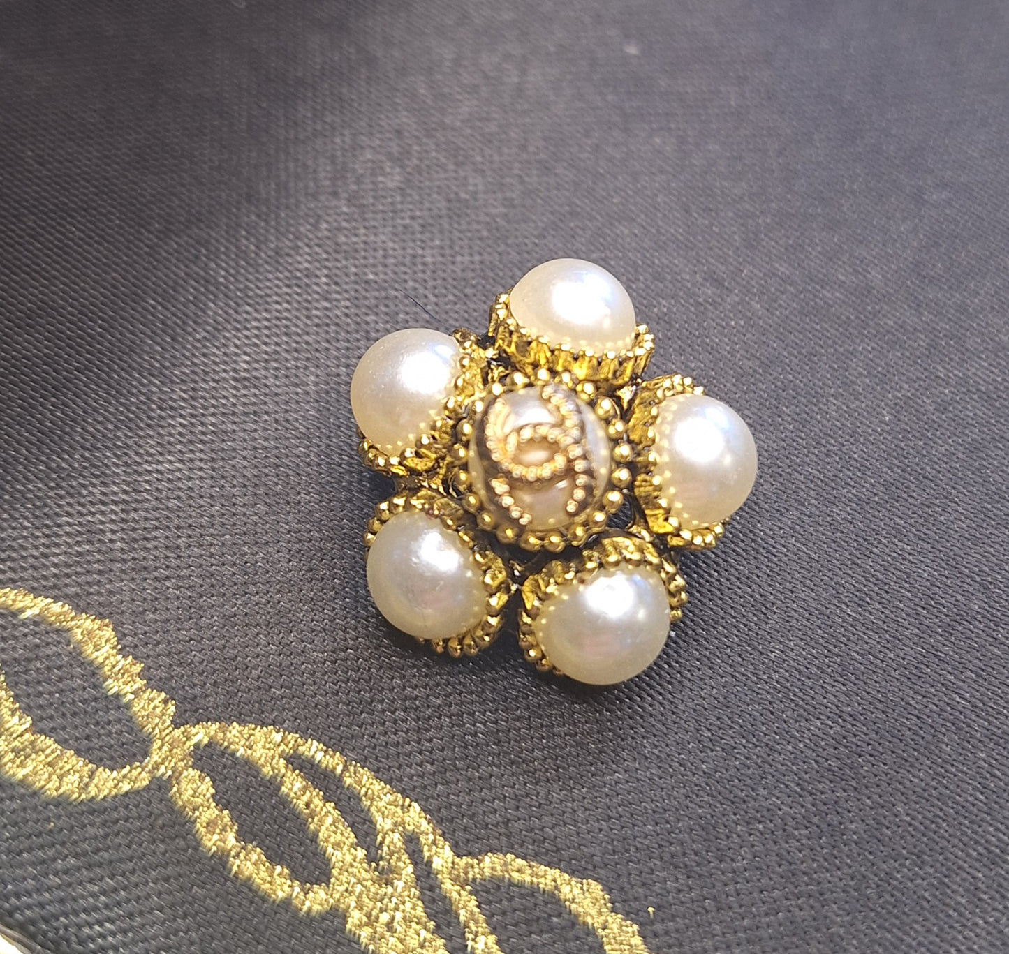 Buttons gold pearls  22 mm