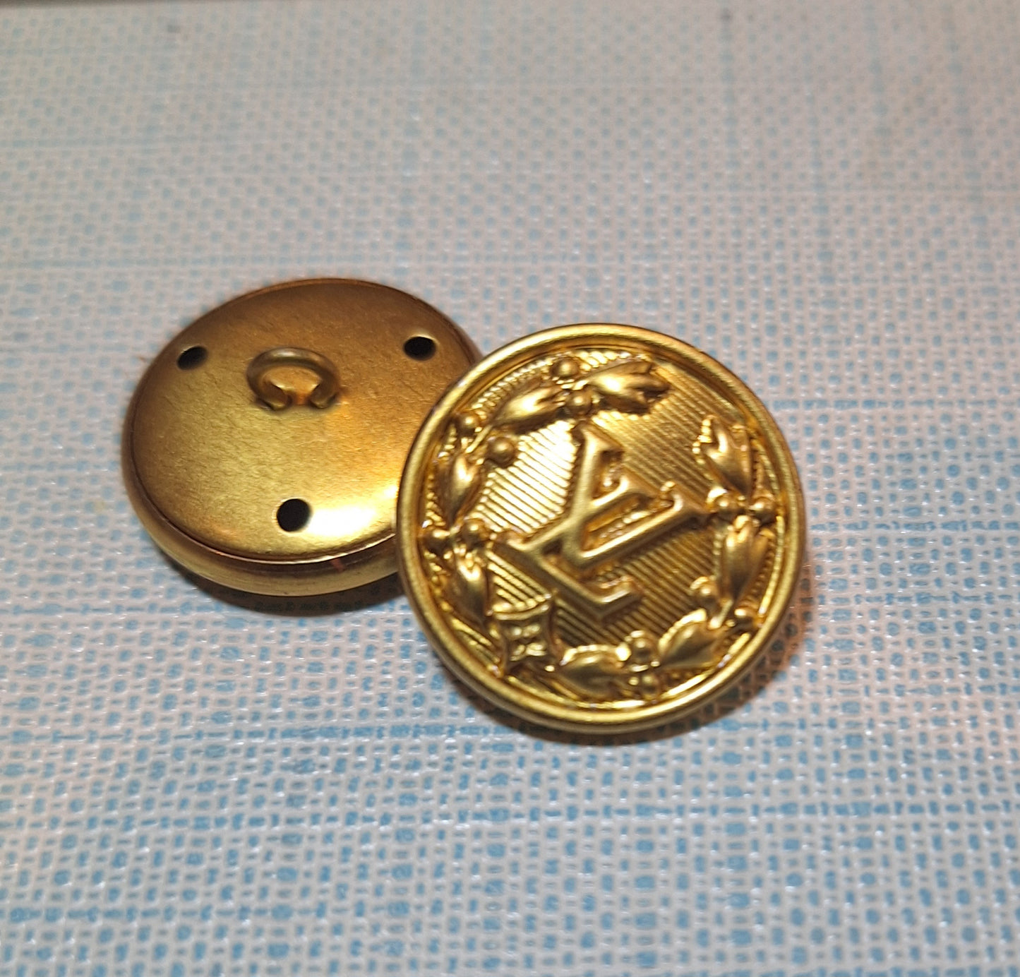 Buttons 1 pieces, color gold. 23 mm