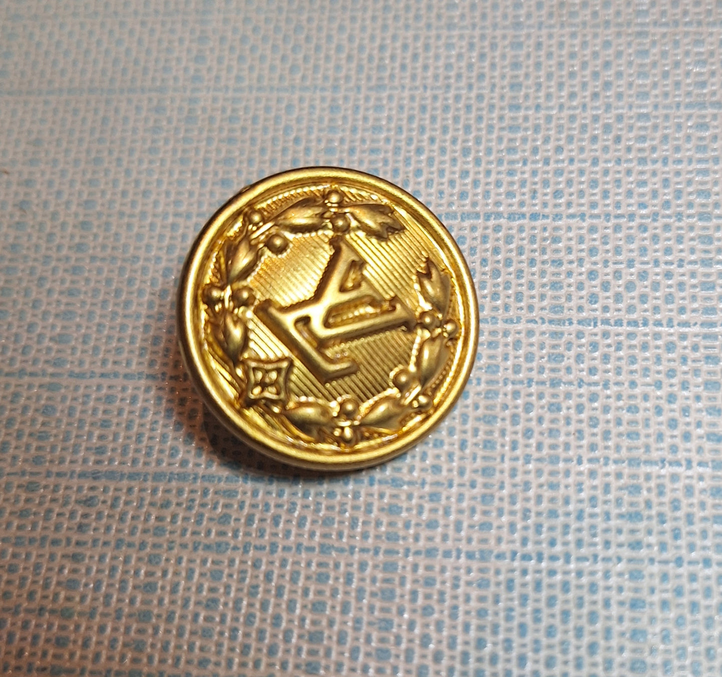 Buttons 1 pieces, color gold. 23 mm