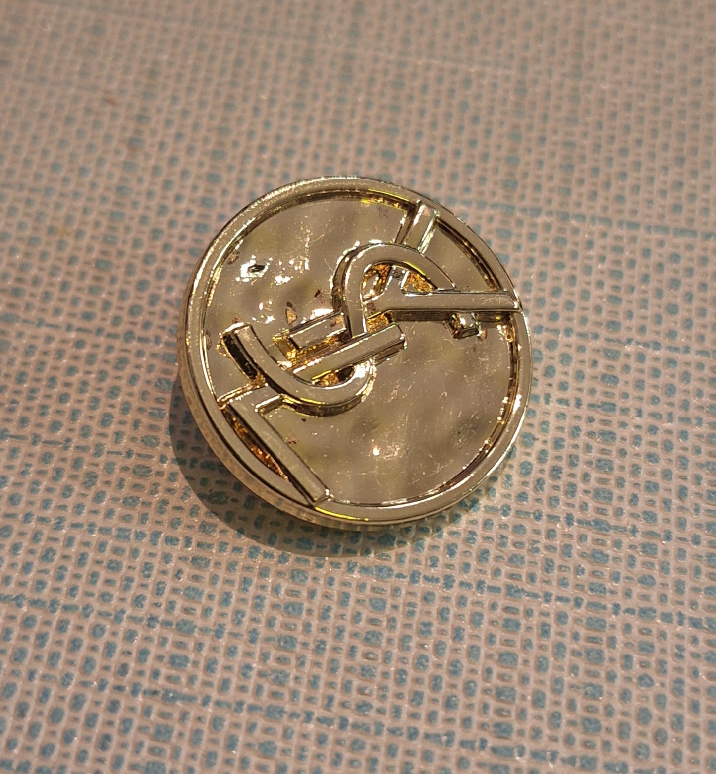 Buttons color gold 23 mm. 1 pieces