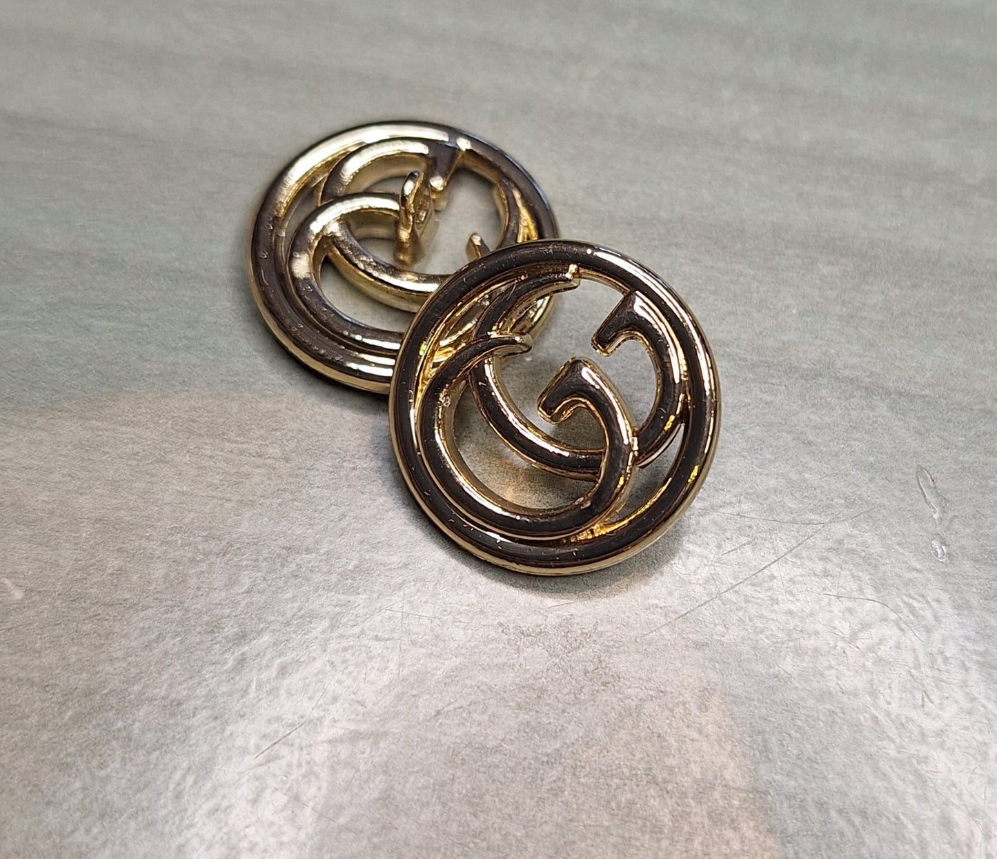 Buttons color gold 18 mm