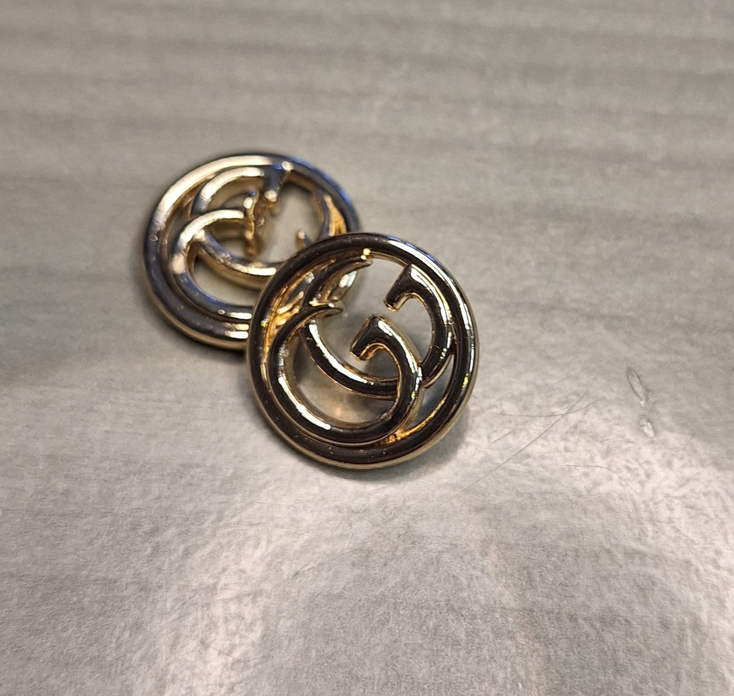 Buttons color gold 18 mm