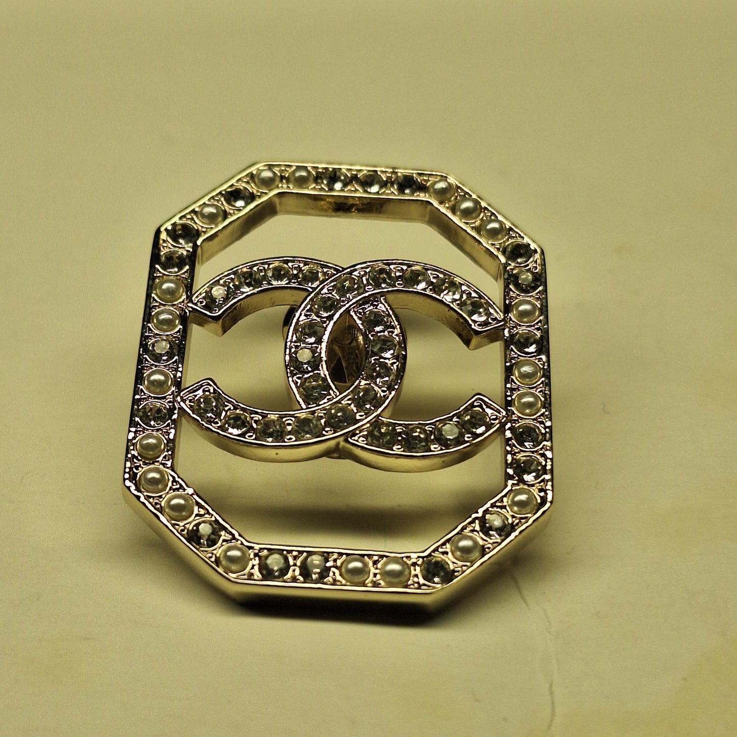 Brooch  pin - gold color, pearls, zircon, stamped. 31/39 mm