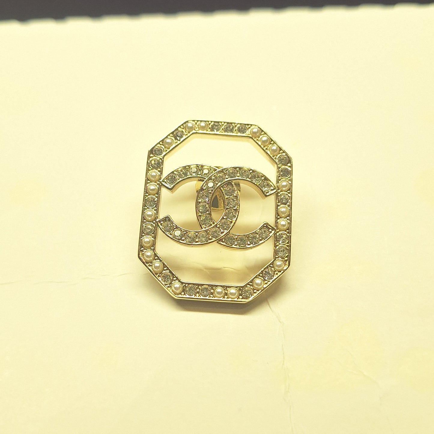 Brooch  pin - gold color, pearls, zircon, stamped. 31/39 mm