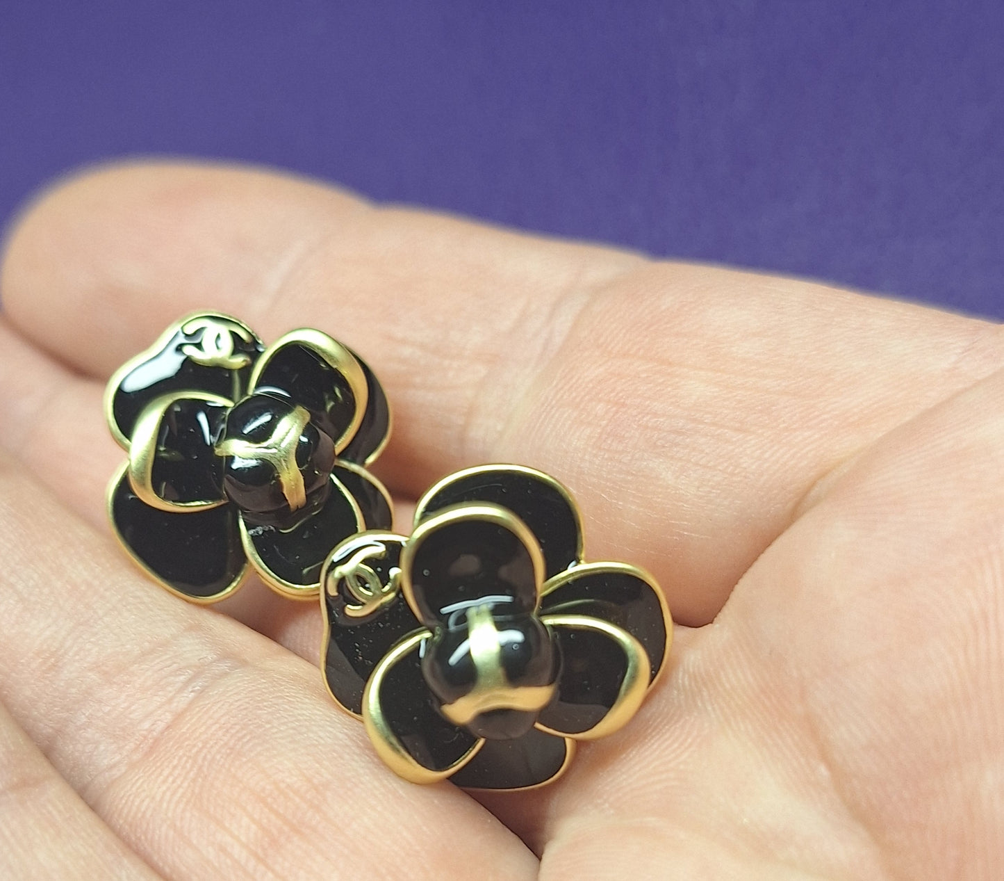 Earrings gold, black enemal, stamped.  20 mm