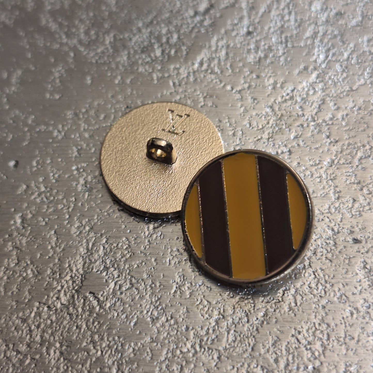 Buttons gold, brown, yellow. 18 mm - 1  pieces