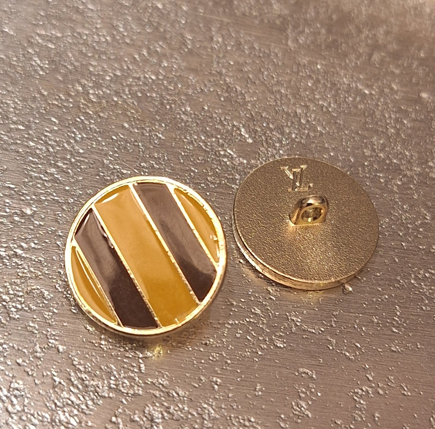 Buttons gold, brown, yellow. 18 mm - 1  pieces