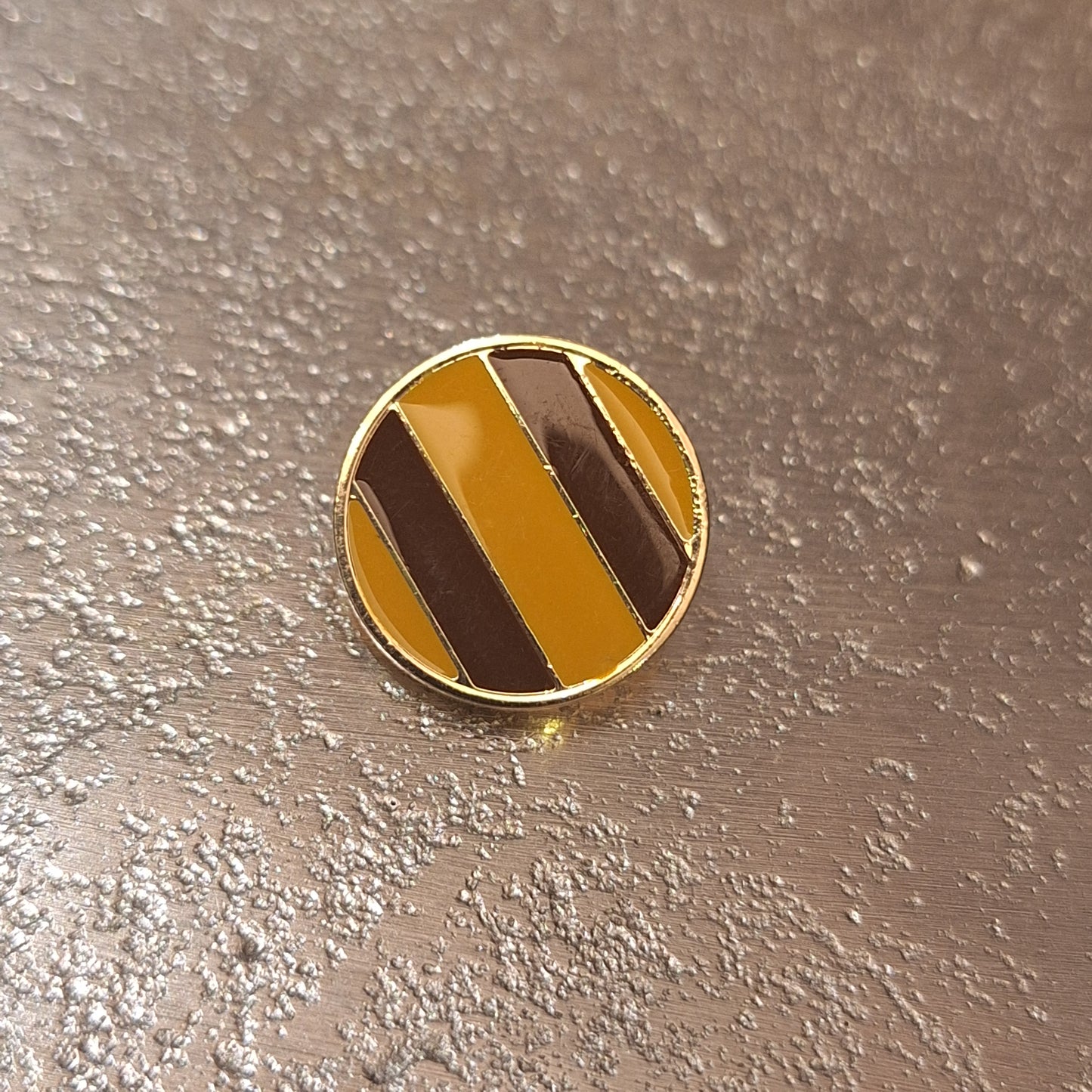 Buttons gold, brown, yellow. 18 mm - 1  pieces