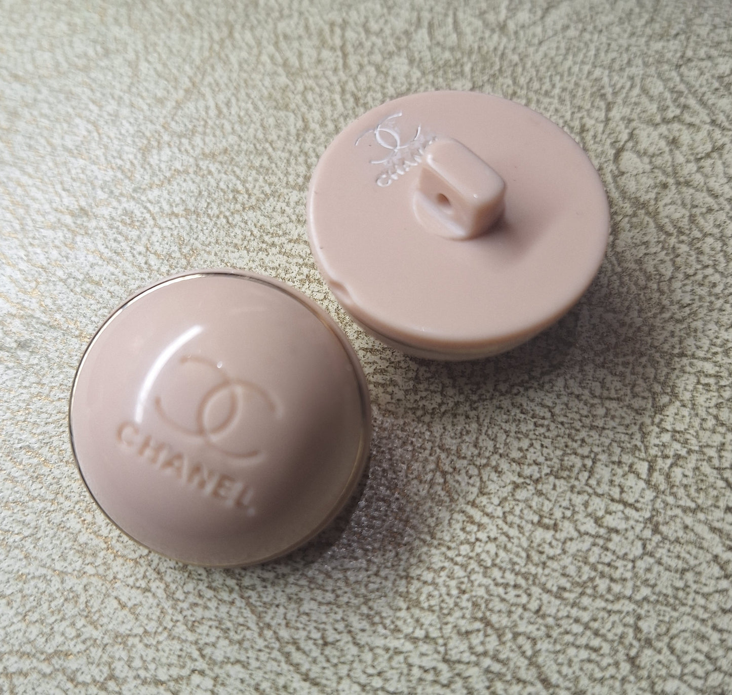 Buttons 1 pieces plastic 27 mm