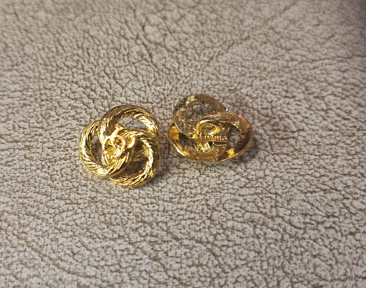 1 buttons gold 17 mm