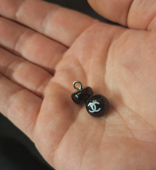 1 buttons black& white logo. 12 mm