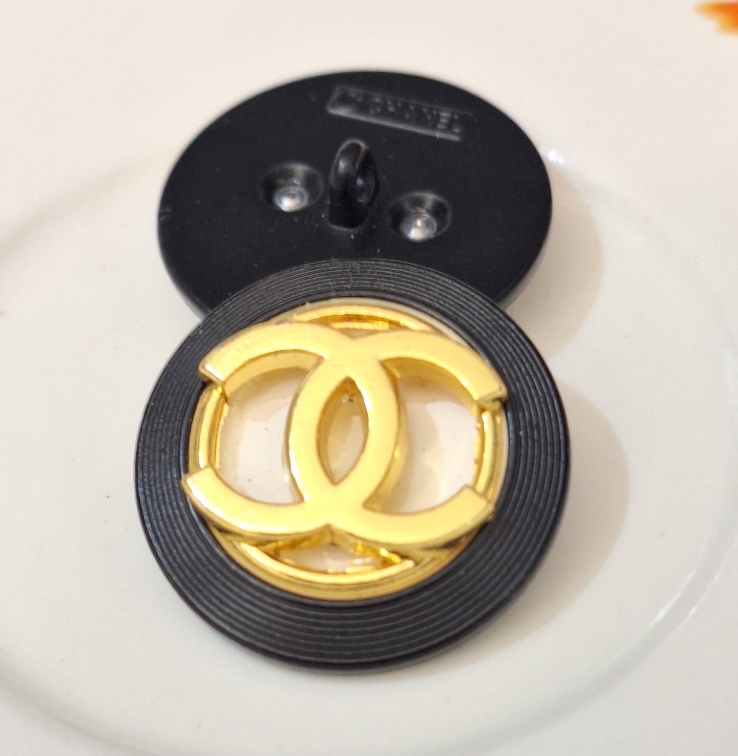 Buttons stamped. Black, white, Gold. 24 mm