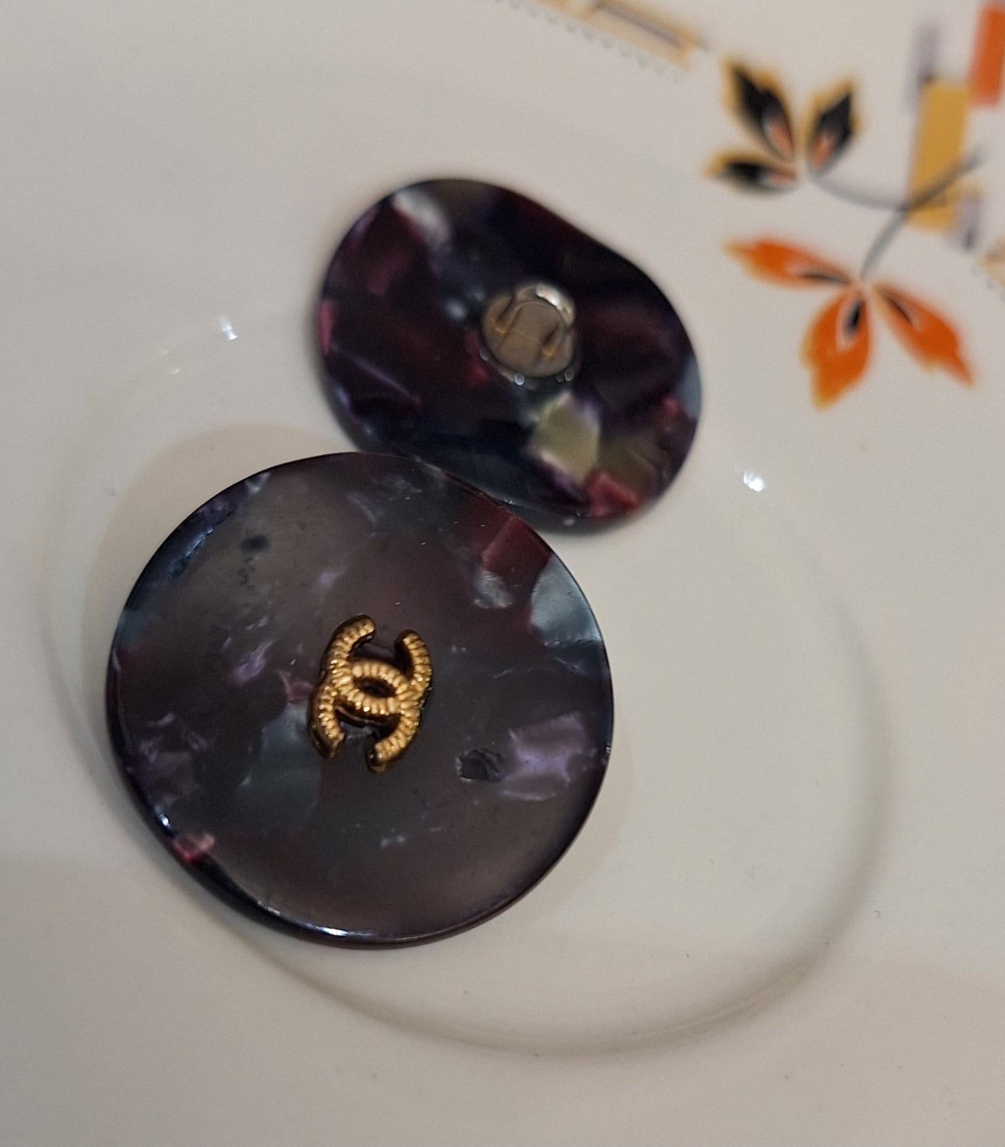 Buttons plastik 1 pieces. 25 mm