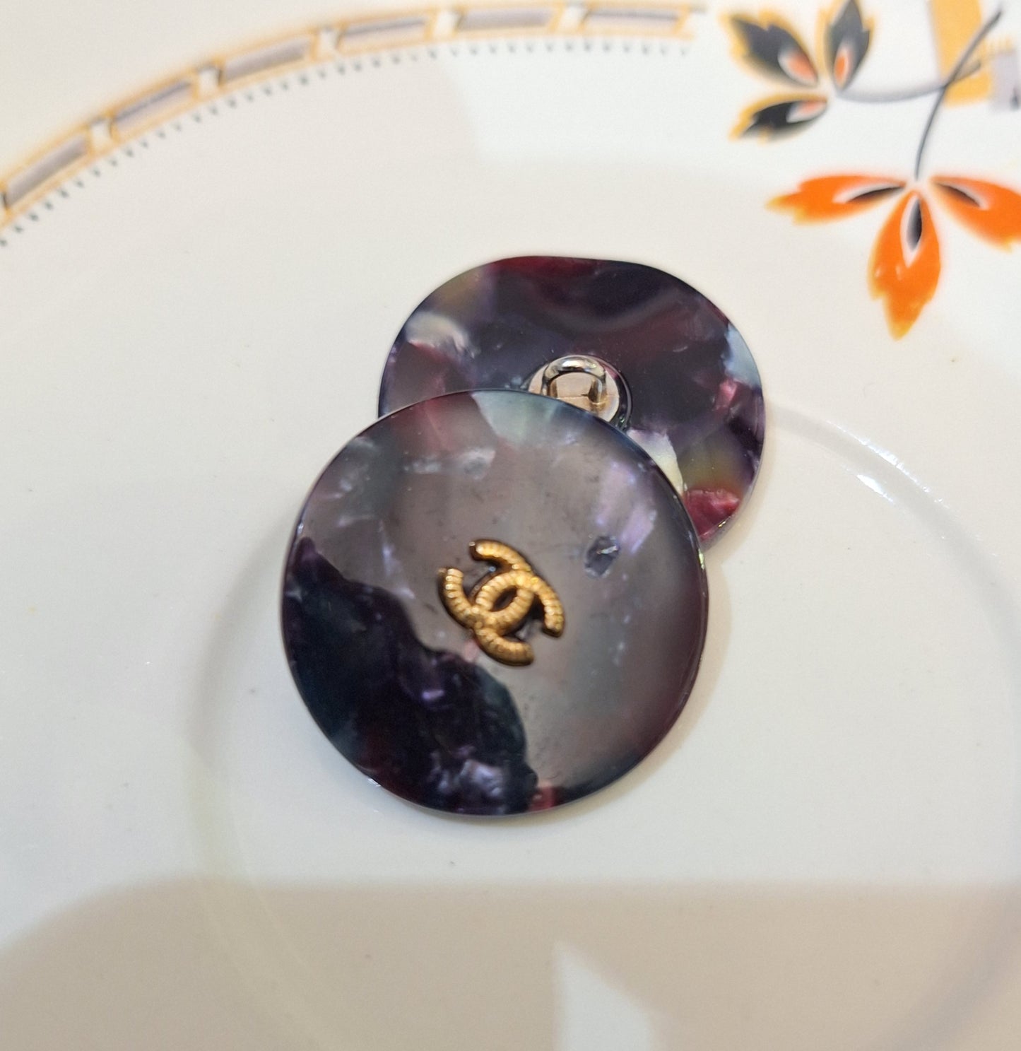 Buttons plastik 1 pieces. 25 mm