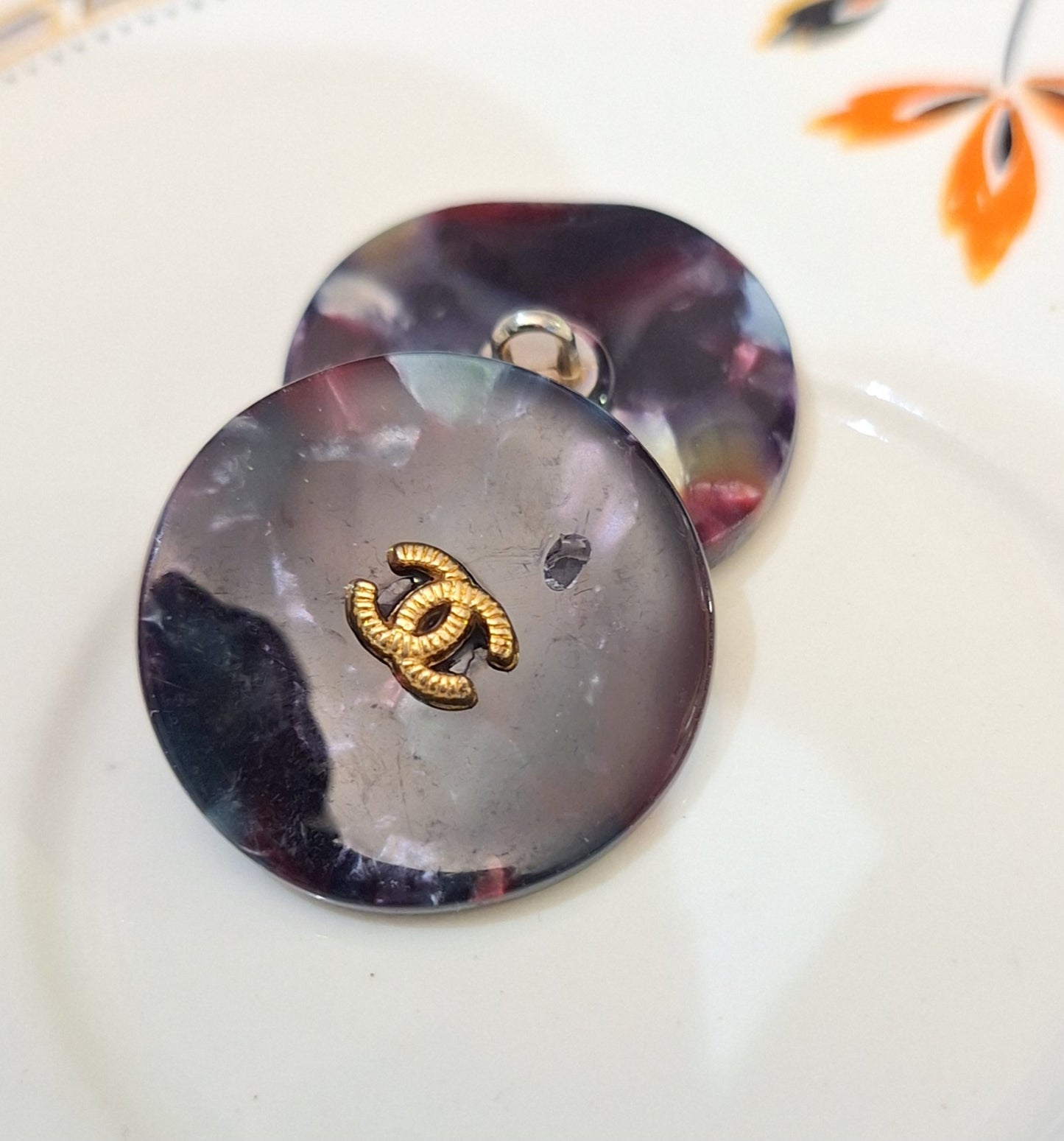 Buttons plastik 1 pieces. 25 mm