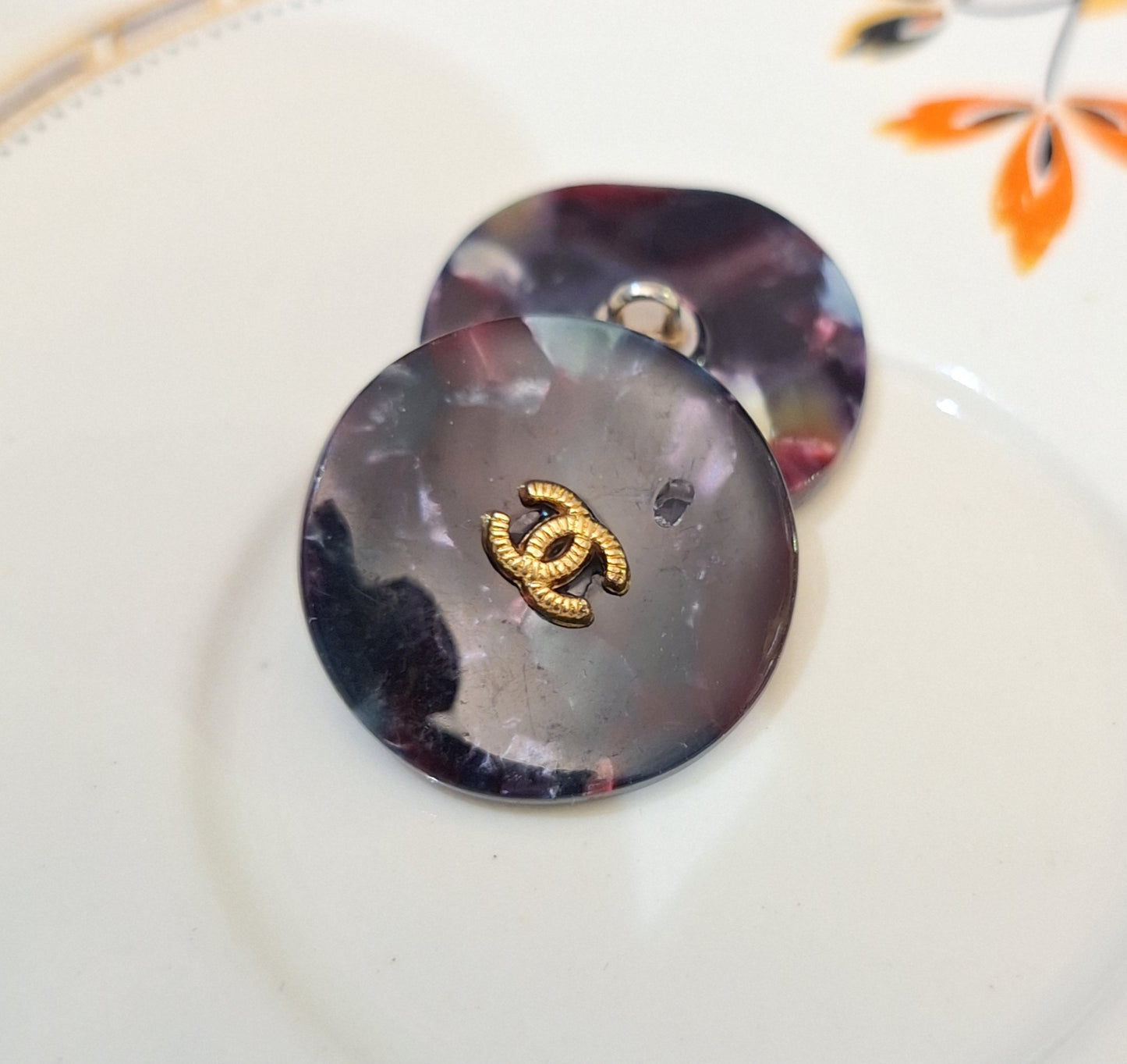 Buttons plastik 1 pieces. 25 mm