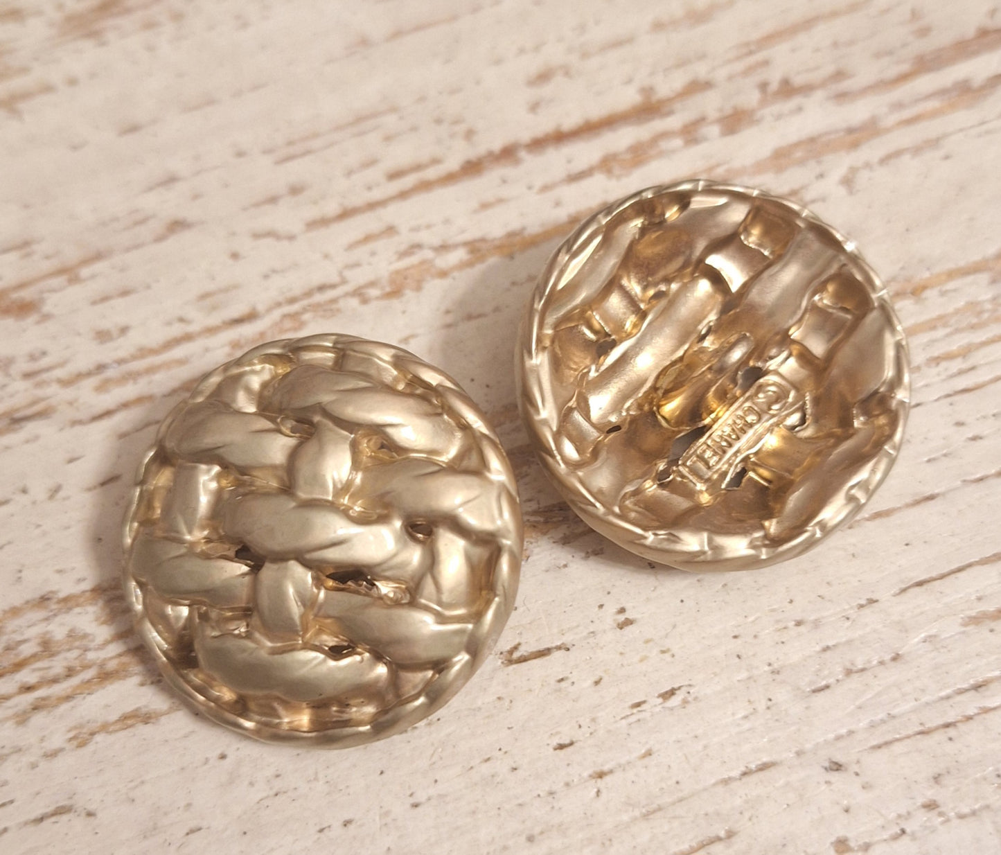 Buttons stamped gold mat. 30 mm