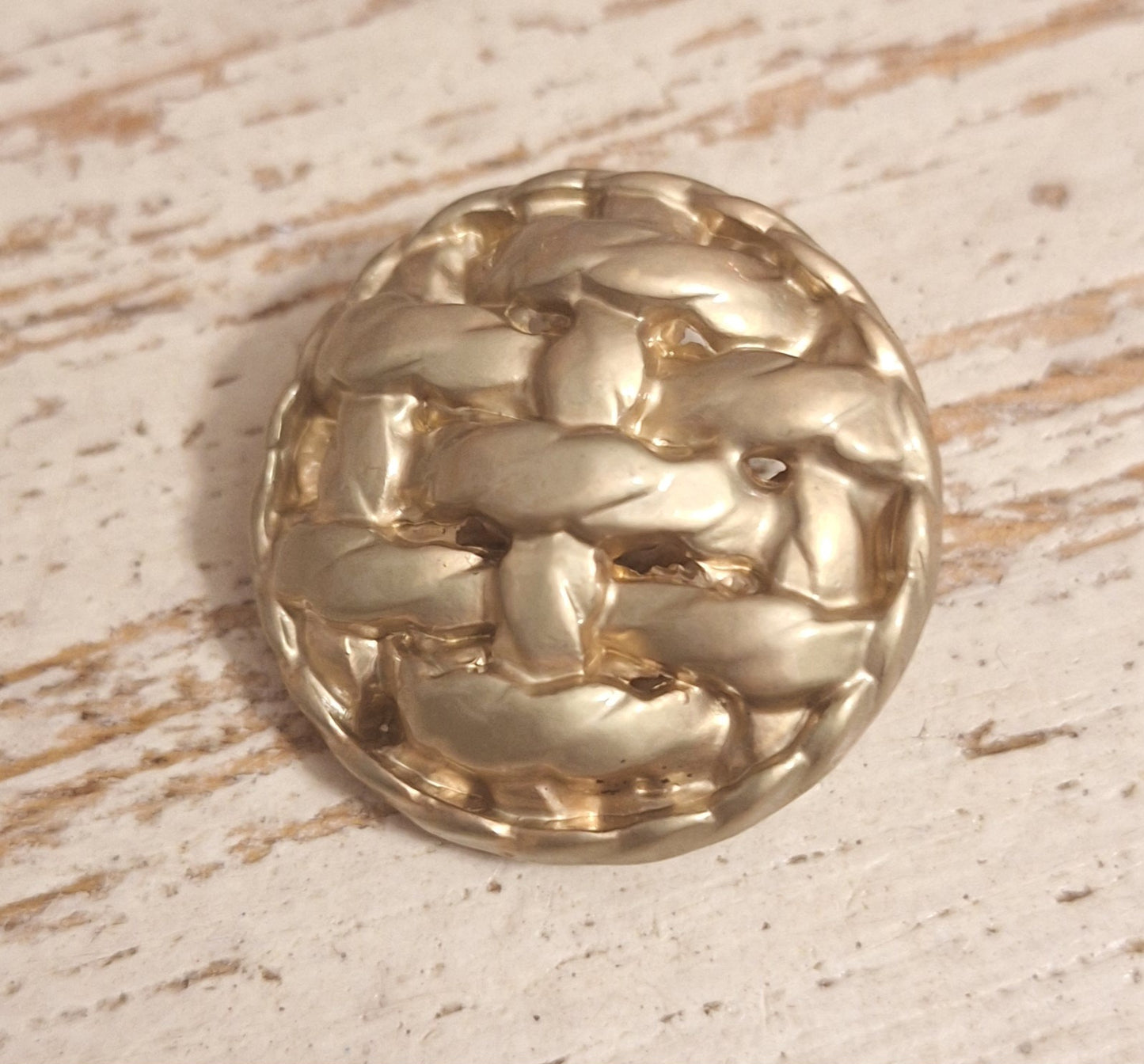 Buttons stamped gold mat. 30 mm