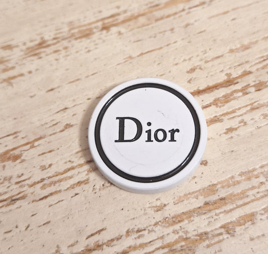 Tab. Buttons white & black, 3 hole. 28 mm