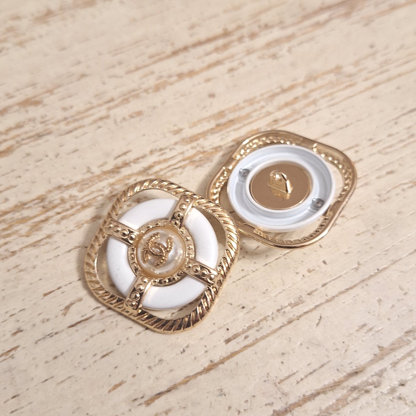 Buttons gold & white & pearls. 30 mm