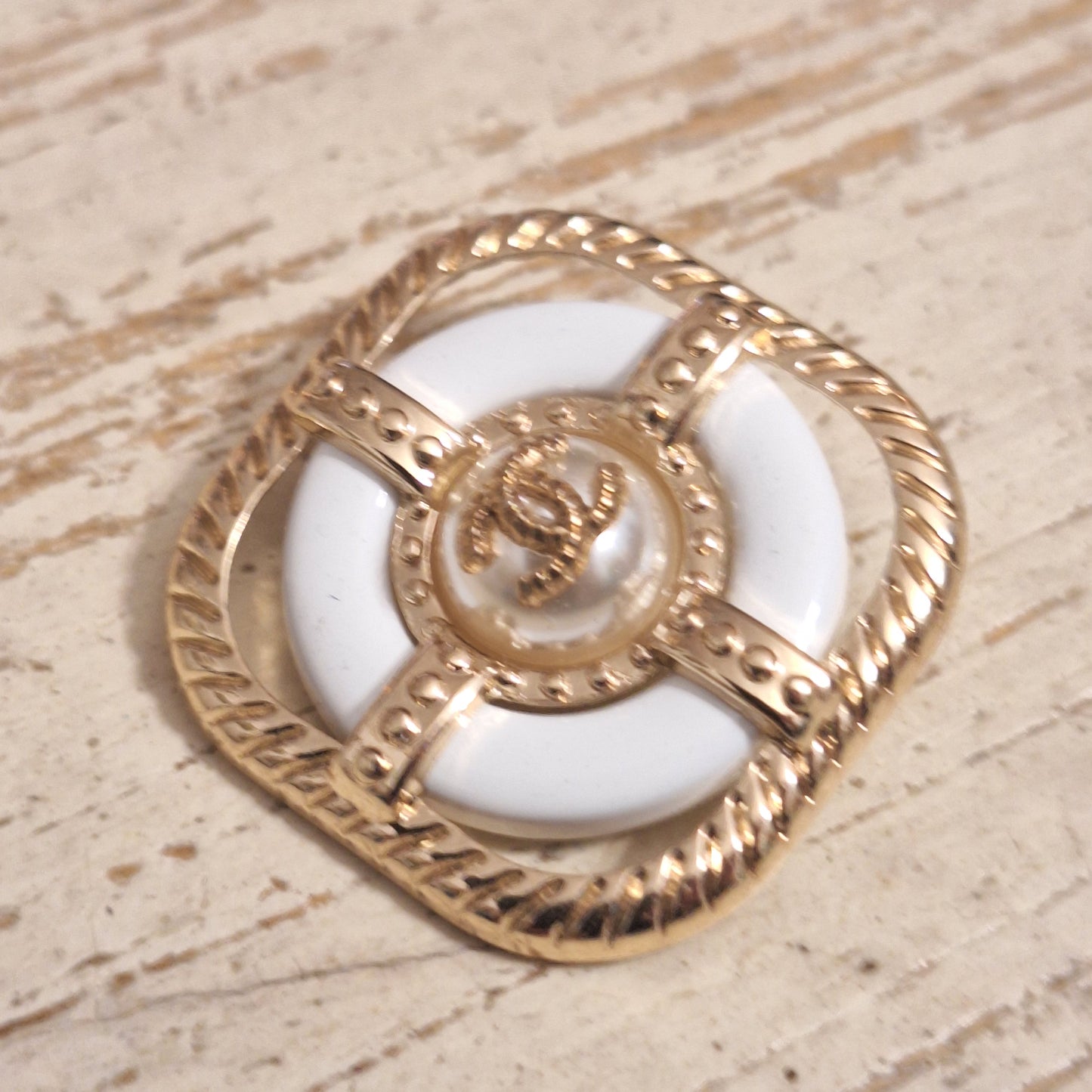 Buttons gold & white & pearls. 30 mm