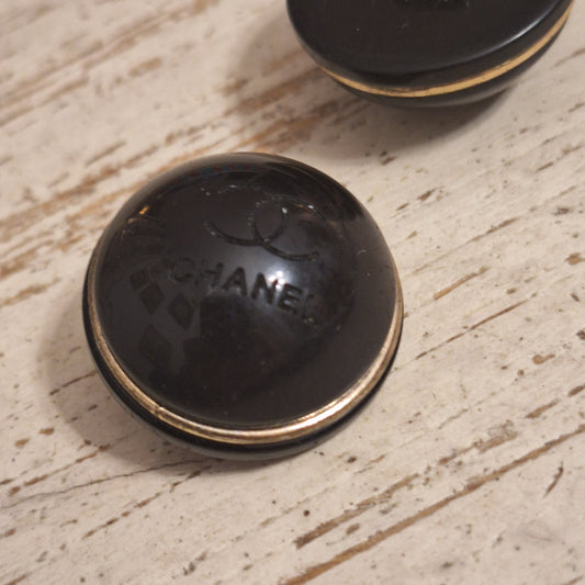 Buttons plastic black & gold. 27 mm.