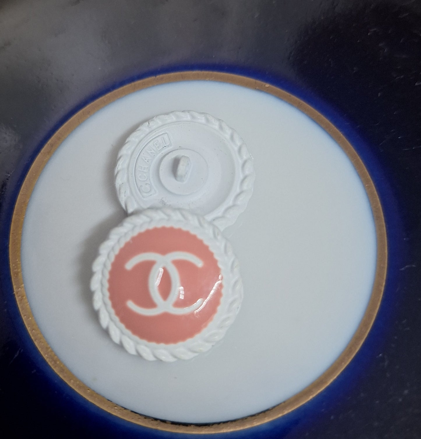 Buttons stamped, white & pink. 20 mm