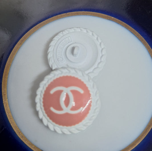 Buttons stamped, white & pink. 20 mm