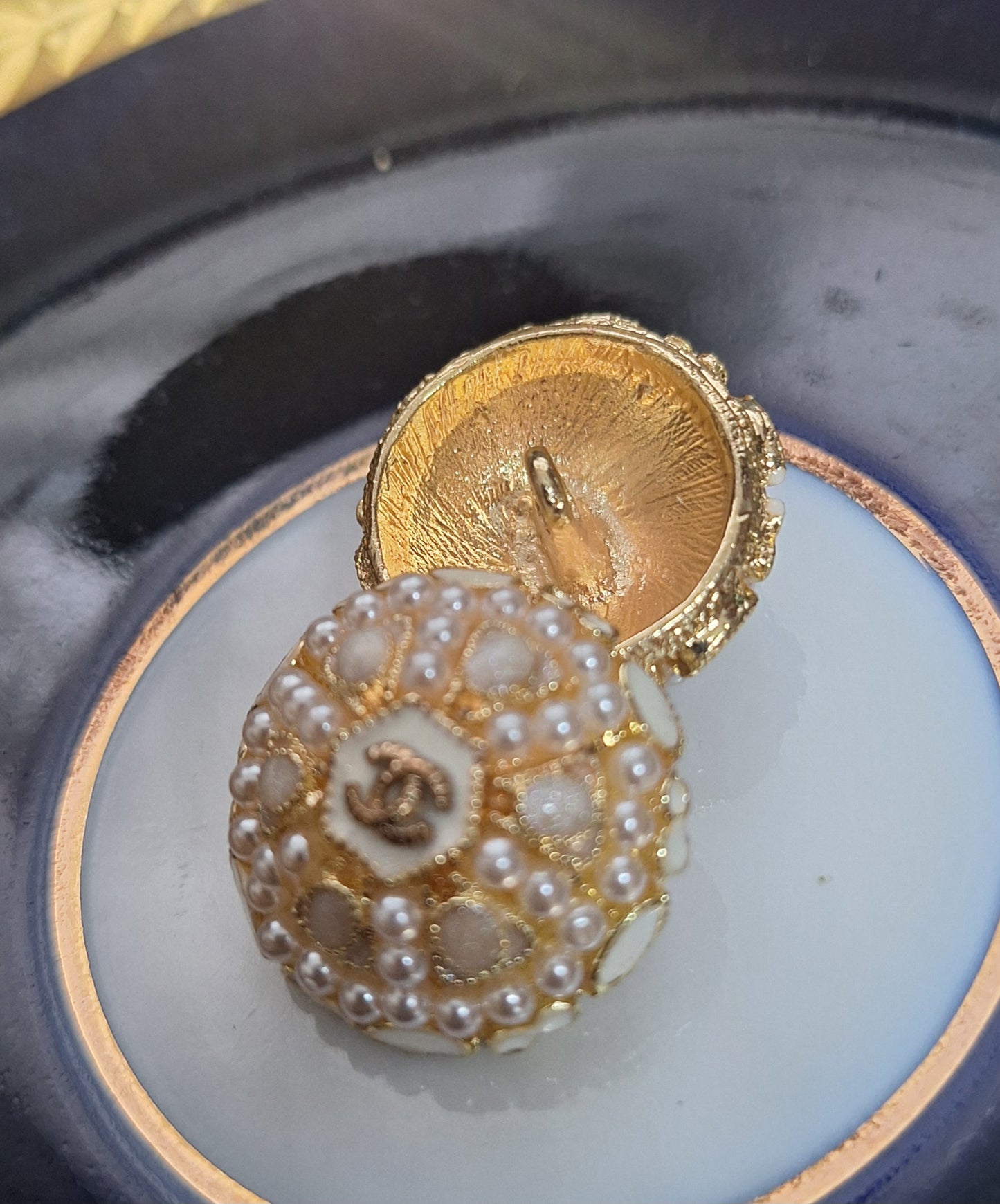 Buttons 1 pieces -  gold, pearls & white enemal. 23 mm