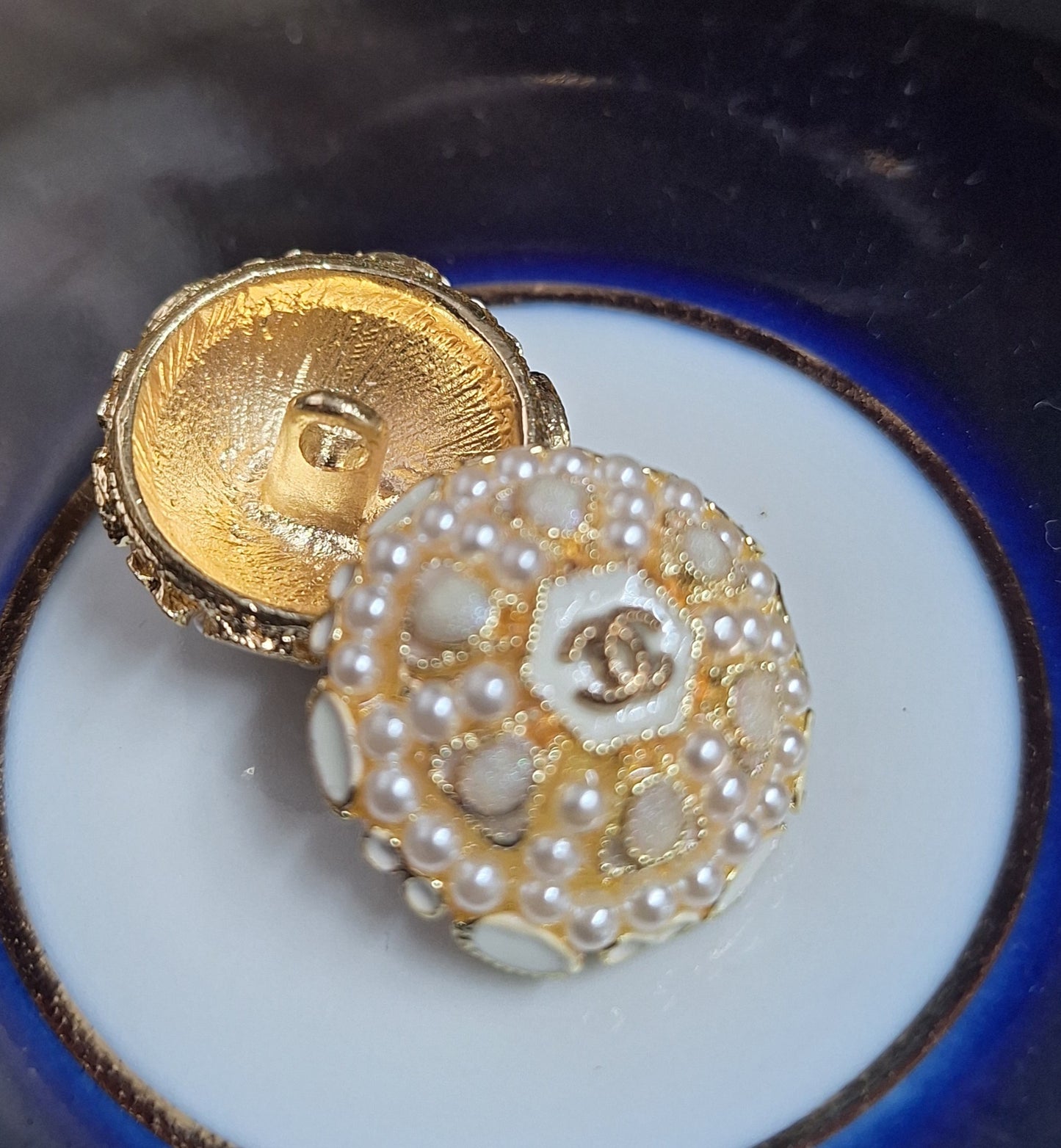Buttons 1 pieces -  gold, pearls & white enemal. 23 mm