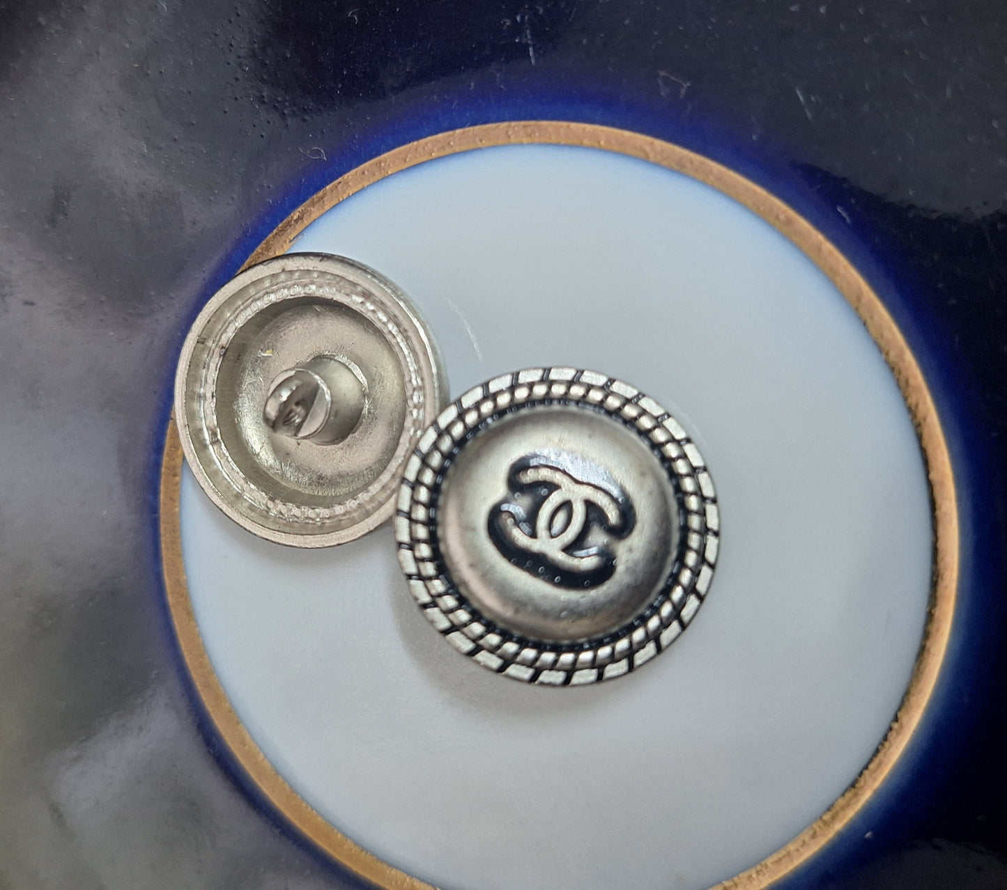 Buttons gray silver 19 mm