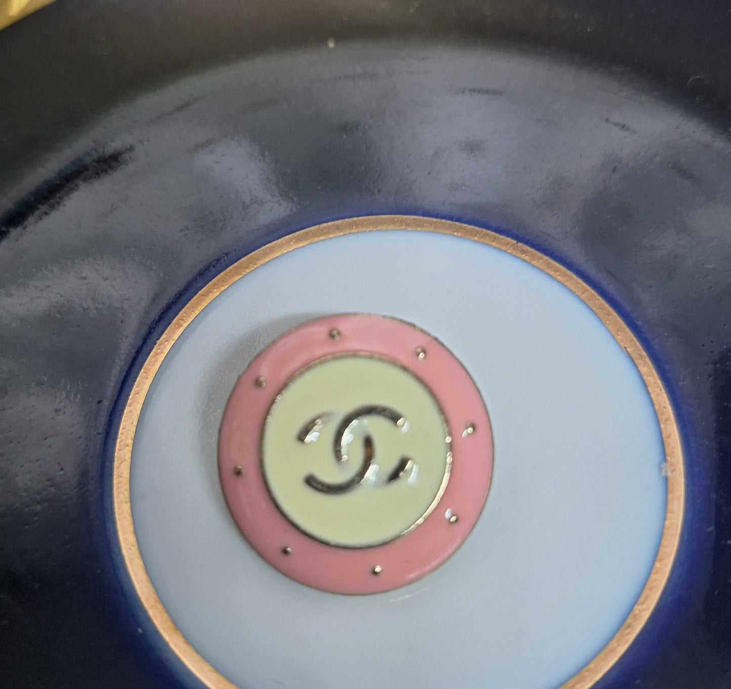 Buttons gold, pink & white. 24 mm