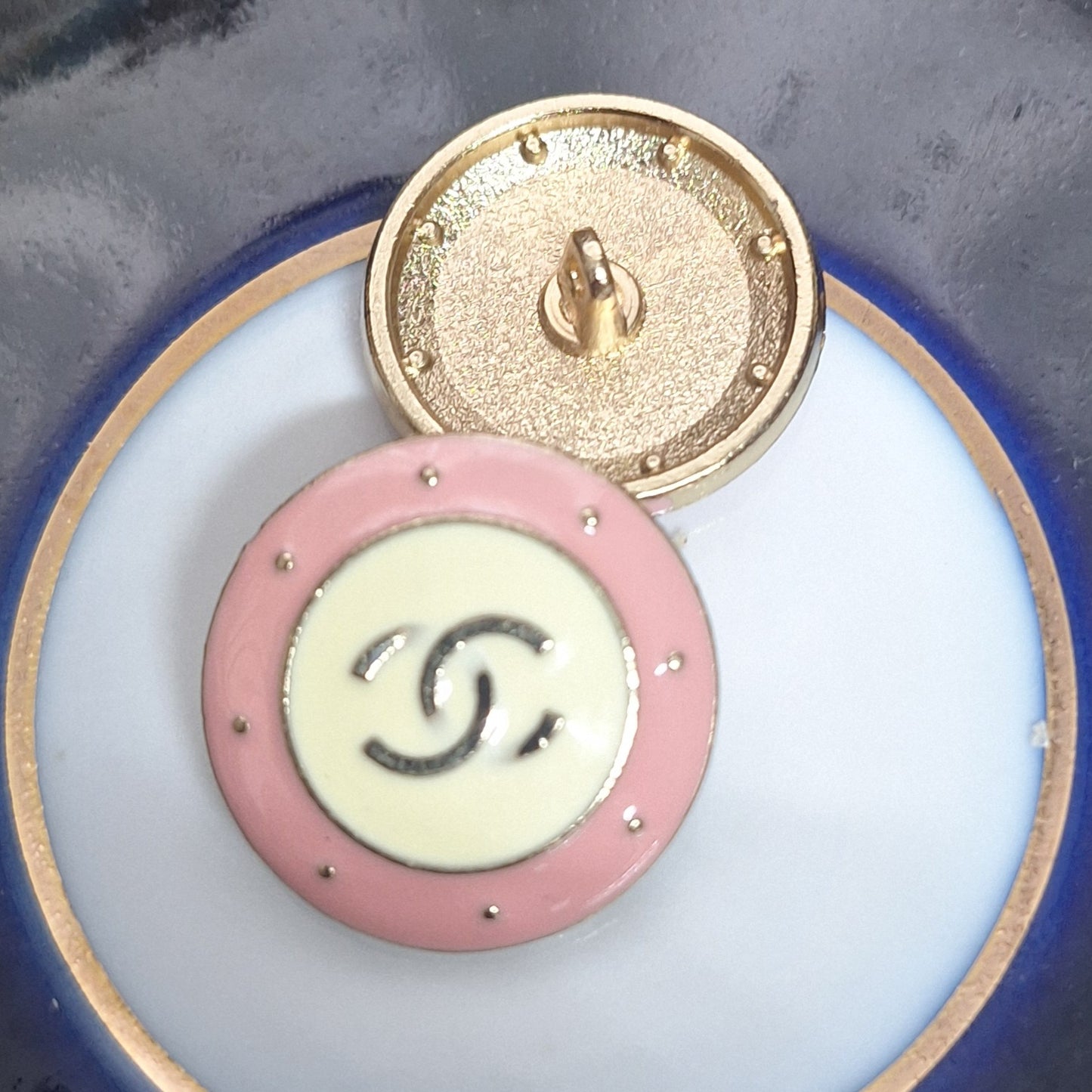 Buttons gold, pink & white. 24 mm