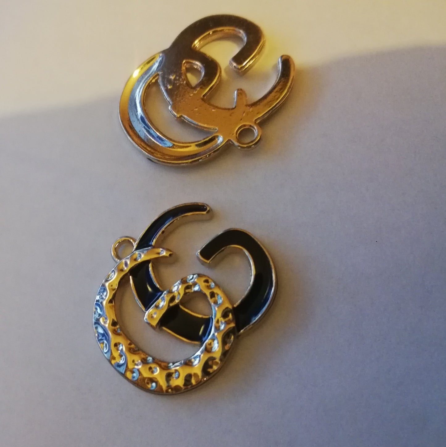 Pendants gold & black  20/22 mm