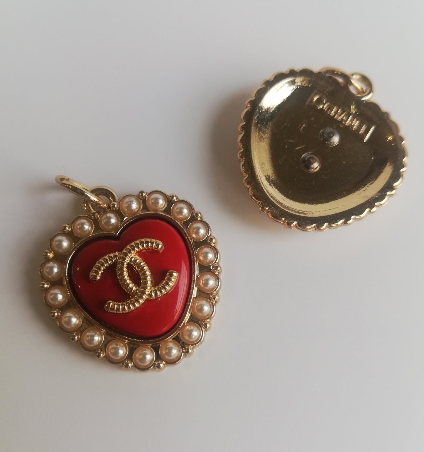 Pendants red, gold, pearl 22 mm